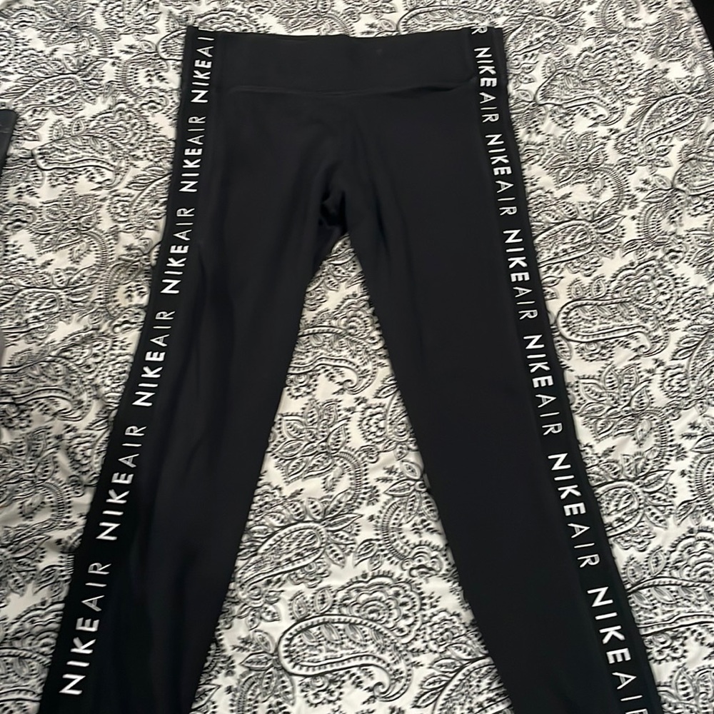 Large Women’s Nike Leggings